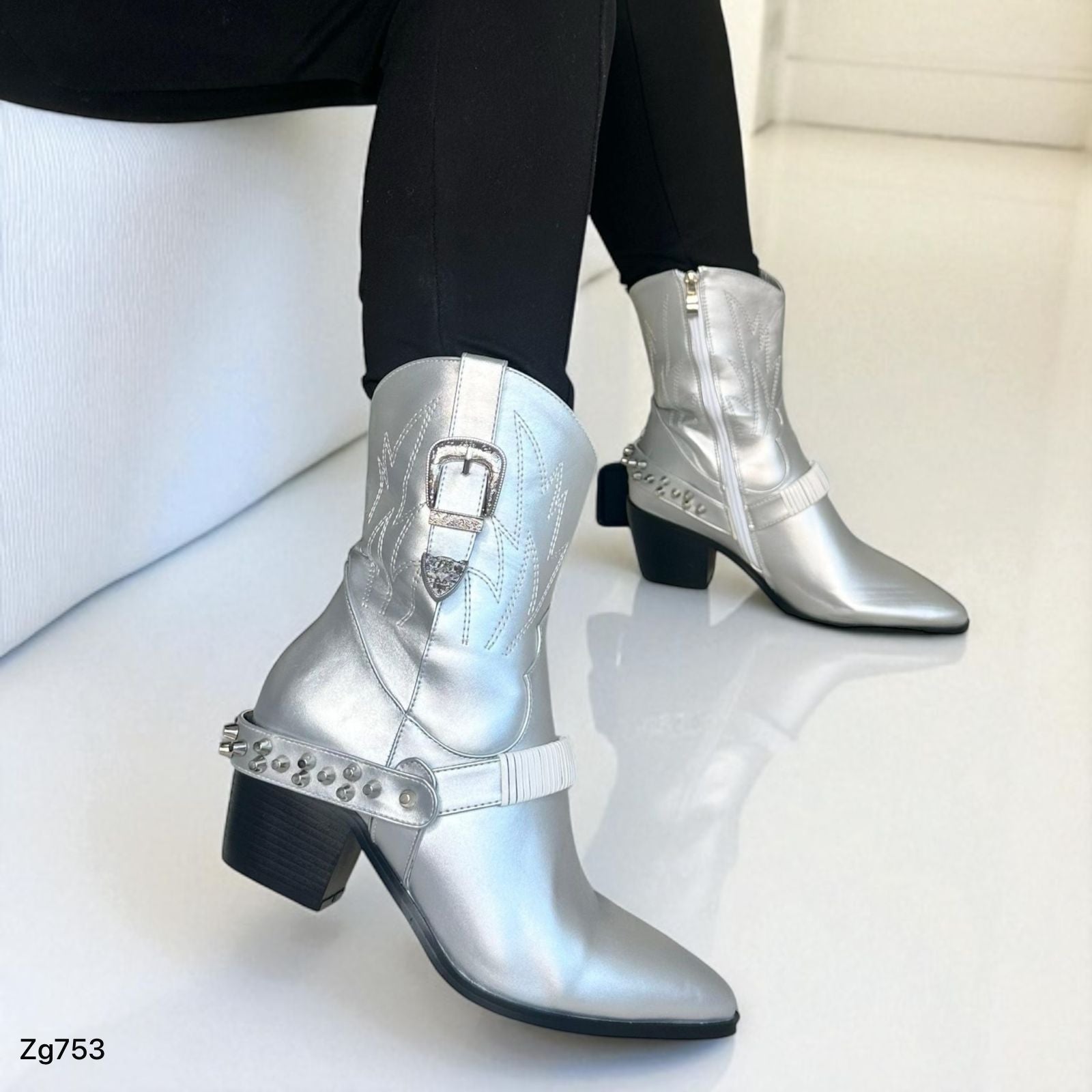 Botin plateado apliques plateado detalle blanco tacon 6cm IS14-001